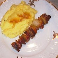 Foto Vepřové ražniči s cibulí a slaninou